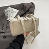 Маленькая женская сумка через плечо из искусственной кожи с модной прострочкой и вместительным отделением для повседневного использования