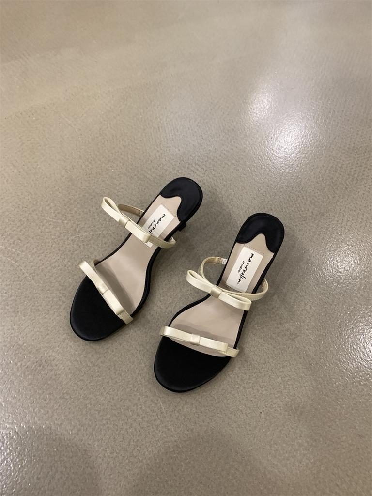 2025 новые французские сандалии в стиле феи, верхняя одежда, летнее слово с бантом, тонкий каблук, элегантные женские тапочки на высоком каблуке