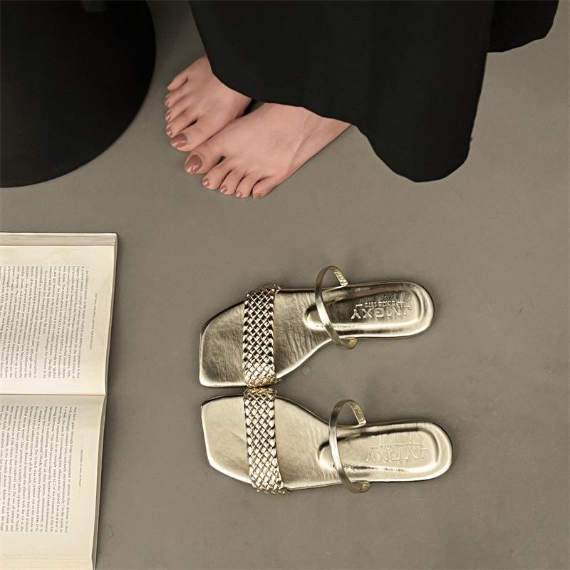 Летние новые европейские и американские универсальные шлепанцы женские на плоской подошве с пряжкой, модные, для зрелых женщин, больших размеров, для внешней торговли, шлепанцы на плоской подошве