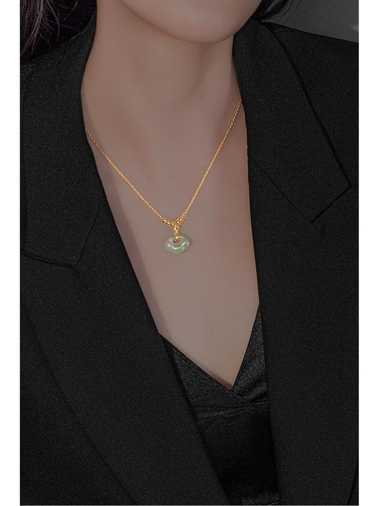 Ожерелье из серебра 925 пробы с замком мира и нефритом Хэтянь и цепочкой для ключицы из золота 14 карат, с подвеской в виде ретро-замка долголетия Жуи для женщин.