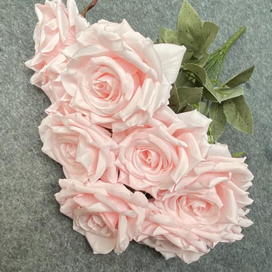 Прочный искусственный букет роз, тонкое мастерство, простое в уходе украшение