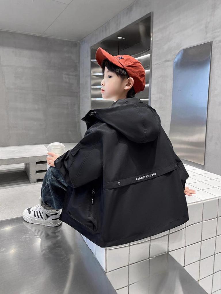 Детский ветрозащитный плащ на весну/осень 2025 года: Модная и ветрозащитная тонкая куртка для больших детей