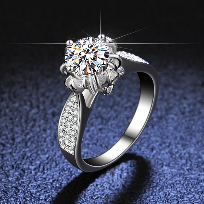 S925 Sterling Silver Women's Ring Simulated Diamond 1ctD Color Moissanite Wedding Ring Four-claw Wedding Ring Proposal Diamond Ring