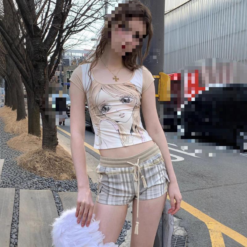 Футболка с принтом аниме и круглым вырезом в европейском и американском стиле с контрастными цветами для горячих девушек