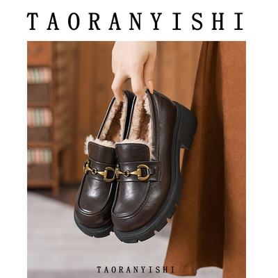 Зимние бархатные маленькие кожаные туфли женские новые кожаные на толстой подошве с внутренней платформой лоферы пушистые туфли маленький размер 333