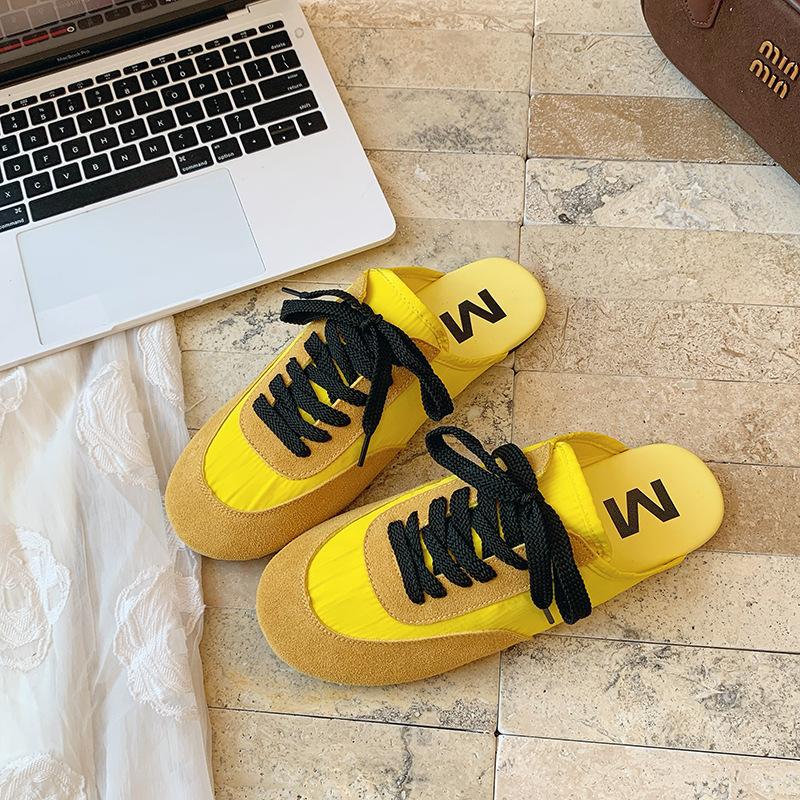 Летом 2025 года новые плоские туфли на шнуровке с одним педальным ремешком, крутые шлепанцы и полушлепанцы с закрытым носком для женщин