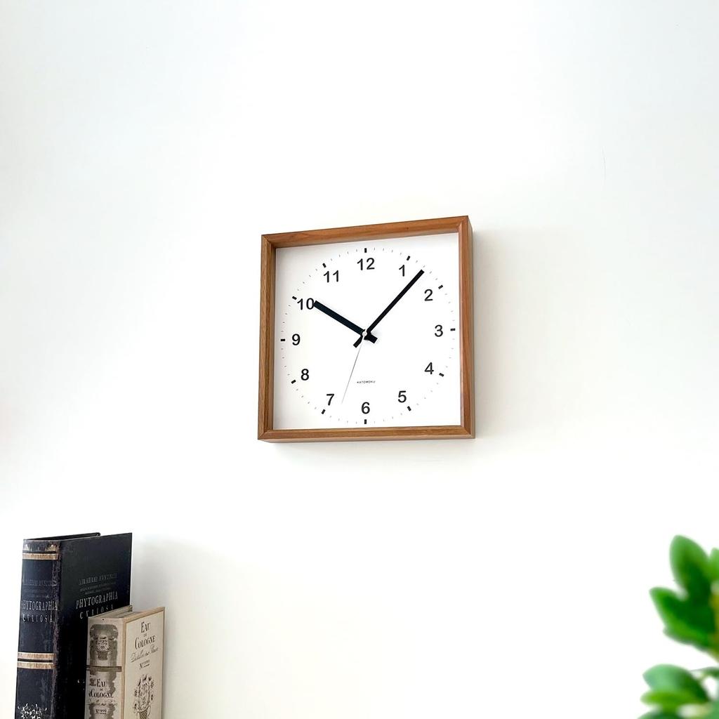 KATOMOKU Квадратные часы, Орех, km-37WA, Настенные часы с непрерывной секундной стрелкой, Прибл.. 25,7 см (Кварцевые часы)