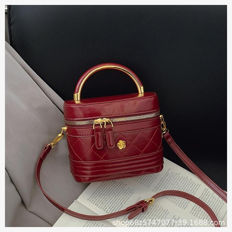 This Year's Popular Box Bag Women's 2025 New Diamond Embroidered Thread Handbag Trendy Small Fragrant Style One Shoulder Messenger Bag