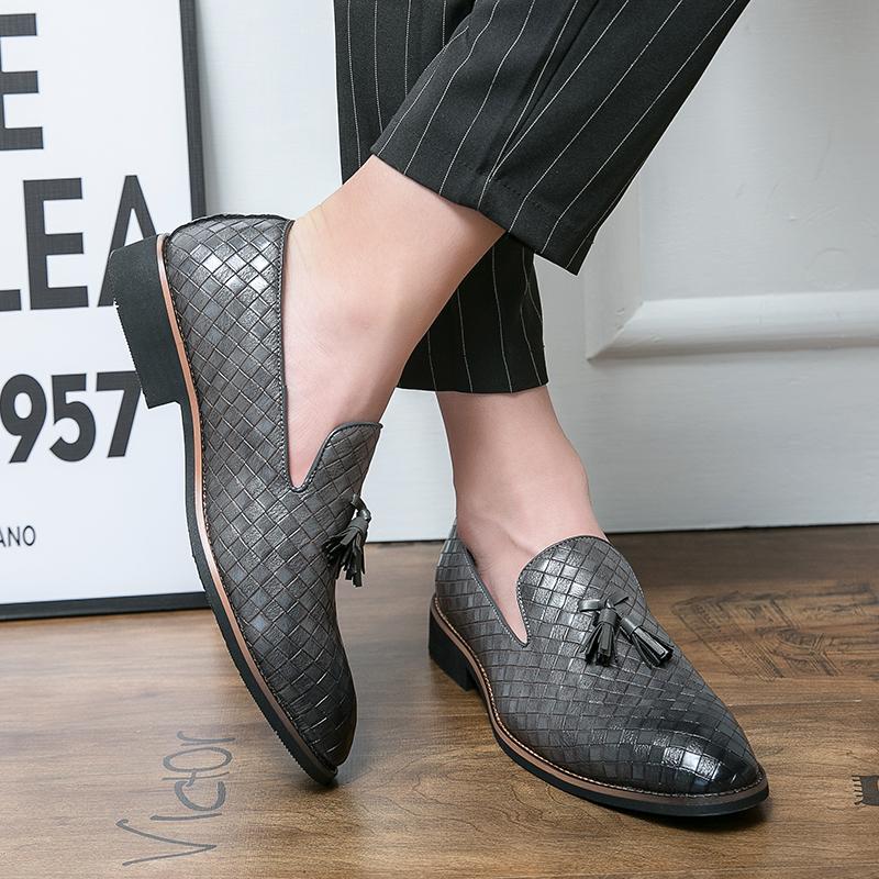 Роскошные брендовые мужские туфли с острым носком из кожи, мокасины с кисточками в британском стиле, черные высококачественные туфли, мужские туфли без застежек