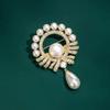 A Retro Court-style Pearl Brooch with A High-end, Niche Design for Women's Outerwear Pins