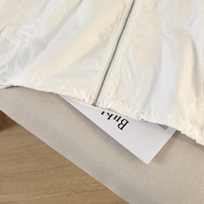 Женская легкая куртка-бомбер с капюшоном на молнии