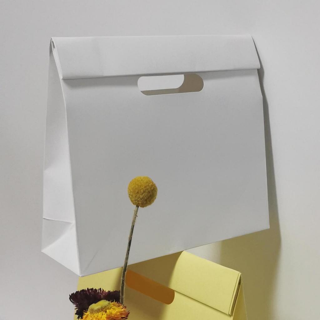 Складная подарочная сумка с логотипом на заказ, вырубной ручкой и набивным рисунком