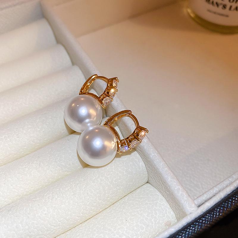 Elegant Zircon Pearl French Retro Luxury Earrings 2025