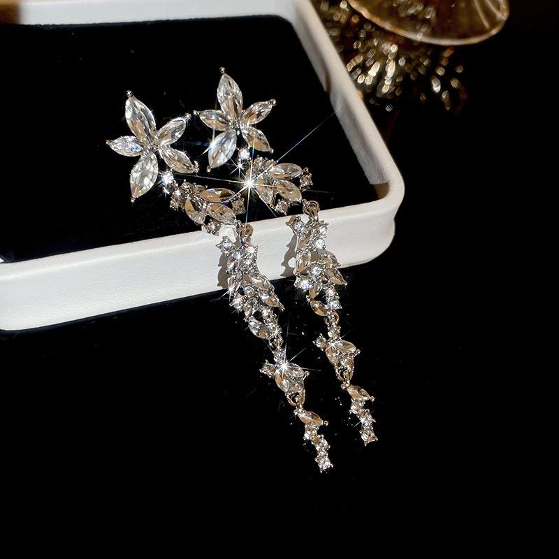 Серьги-кисточки с бриллиантами в виде цветков «Серебряная игла» класса люкс 2025 - Элегантный европейский и американский стиль для женщин