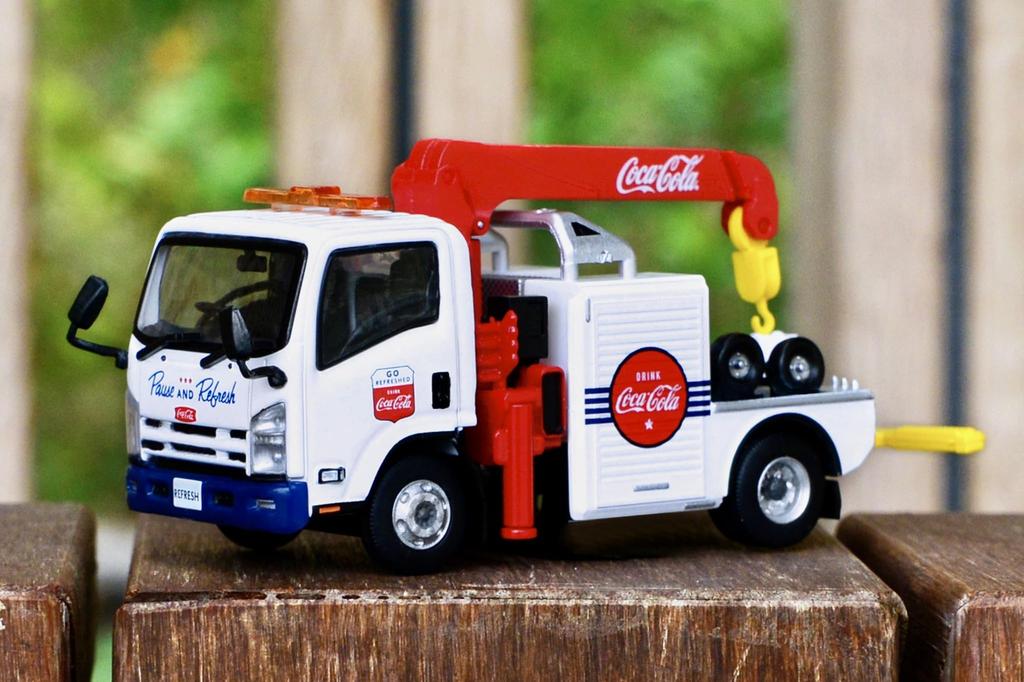 Модель эвакуатора Isuzu N Series в масштабе Tiny City, литая, 1/64, Coca-Cola
