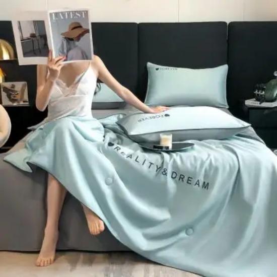 Double-piece and Feather Embroidered Summer Quilt Single Piece Tensile Soft and Comfortable Adult Air Conditioning Quilt