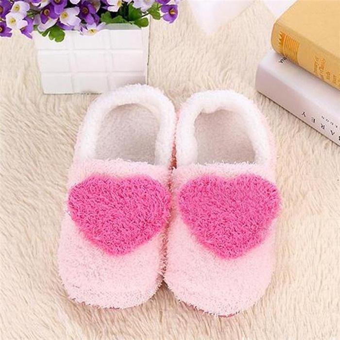 Плюшевые домашние тапочки, женские хлопковые теплые мягкие домашние туфли, зимняя милая форма любви