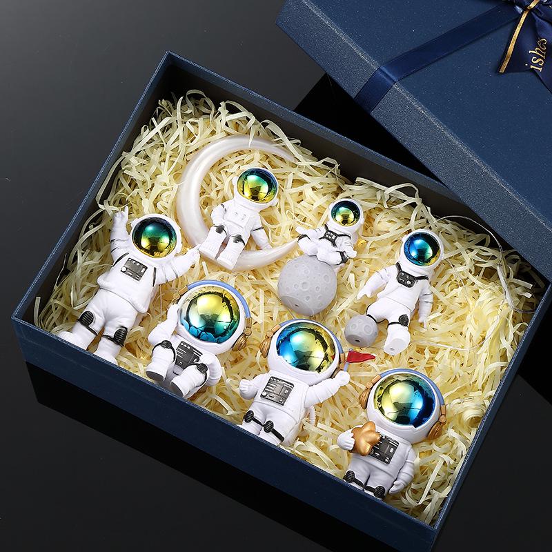 Маленькая смоляная фигурка космонавта - Идеально для домашнего декора, подарка на День святого Валентина или день рождения