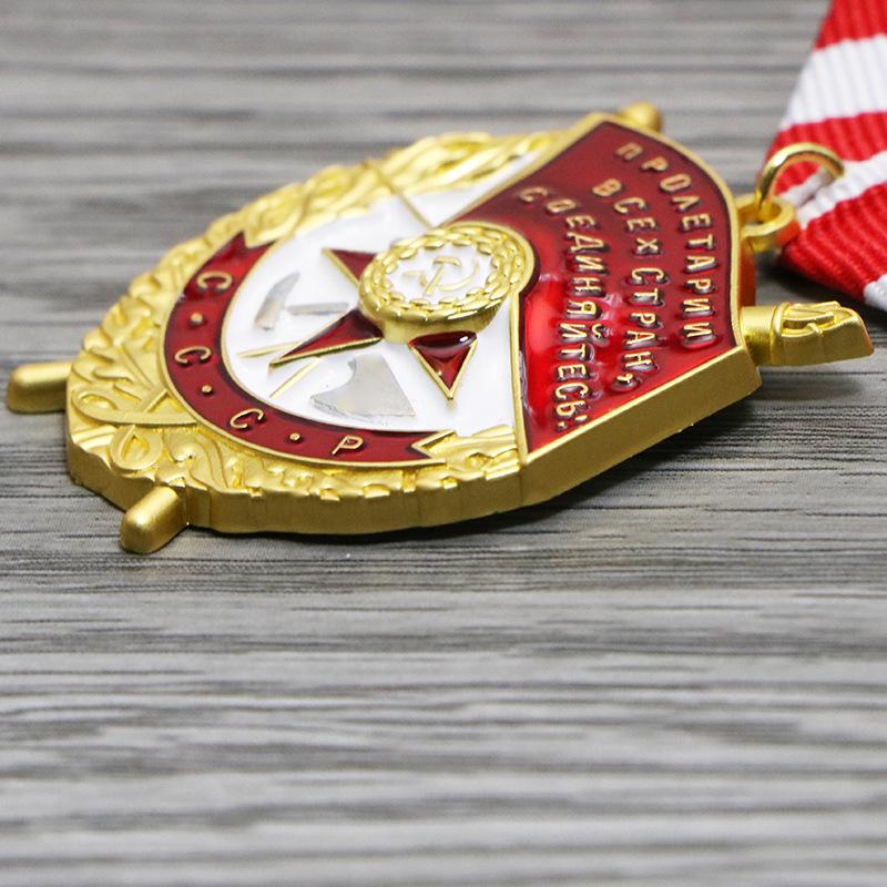 Soviet Red Flag Medal Soviet War Red Flag Award Combat Medal CCCP Badge Heroism Decorations