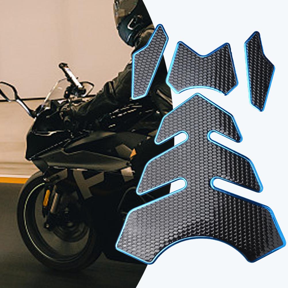 Удобные наклейки на капоте защищают карбоновое волокно