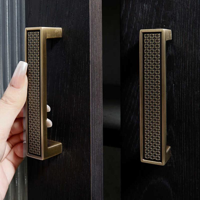 Luxury Brass Drawer Knob Vintage Cabinet Wardrobe Pull Handle Antique Bronze Kitchen Hardware Furniture Drawer Home Renovation