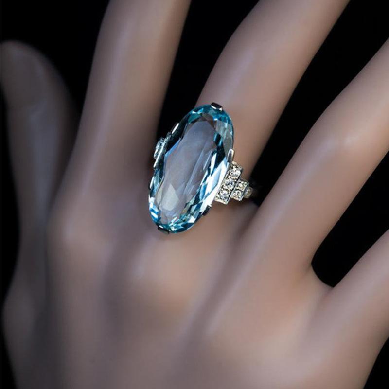 Fashionable Oval Blue Zircon Ring with Large Grain Design in Alloy