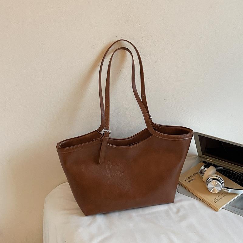 Ретро сумка женская большой вместимости 2025 новая осень и зима универсальная простая наплечная сумка текстурная сумка-тоут для поездок