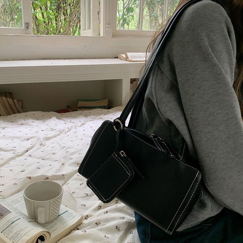 Vintage Leather Shoulder Bags For Women Simple Female White Handbags With Earphone Bag Design Ladies Black Underarm Bags