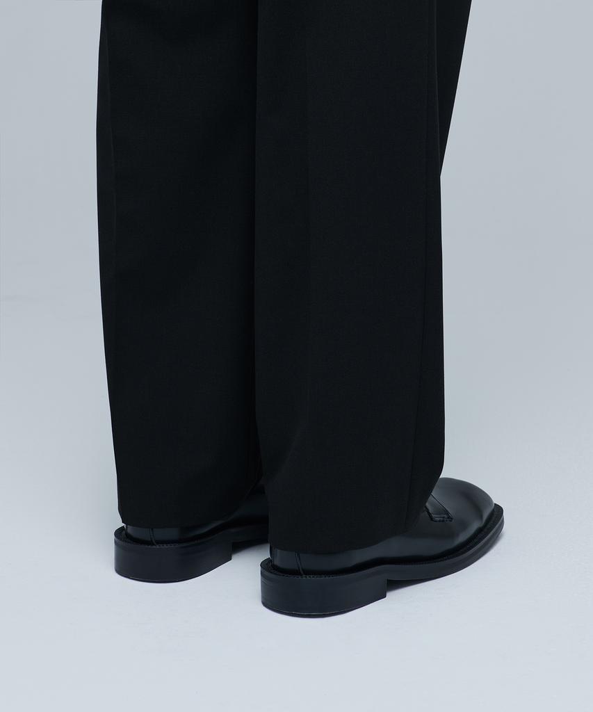 MUSINSA STANDARD Lightweight Three-Puck Semi-Balloon Slacks [Black]