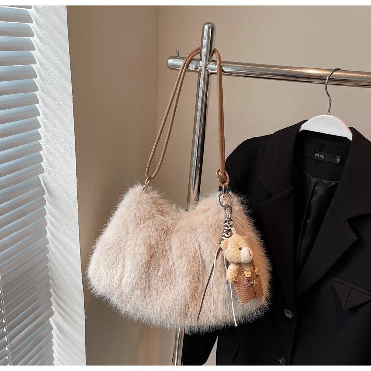 2025 новая модная осенне-зимняя плюшевая сумка, универсальная, большой вместимости, подмышечная женская сумка, корейская версия, нишевая наплечная сумка-мессенджер