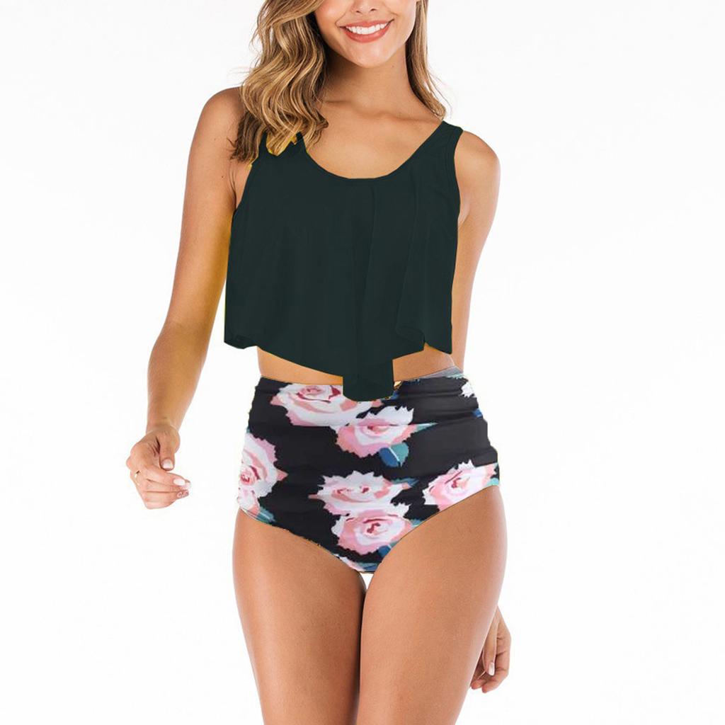 Бикини с рюшами и принтом закрывает живот и демонстрирует тонкий разделенный купальник для женщин