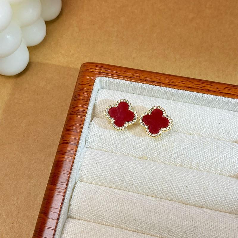 Elegant Four-Leaf Clover Pearl Pendant Necklace Set With Matching Earrings Women Lightweight Copper Jewelry 2026