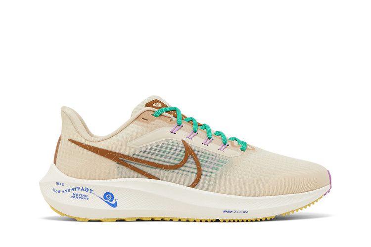 Men's Sneakers Nike Pegasus 39 Premium Nike Moving Company Sanddrift/Coconut Milk/Stadium Green/Ale Brown