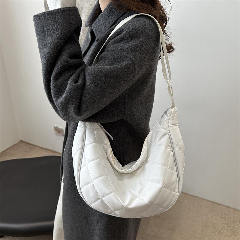 Fashion Rhombus Quilted Dumpling Bag Women's 2025 New Casual Versatile Shoulder Messenger Bag Large Capacity Lightweight Bag