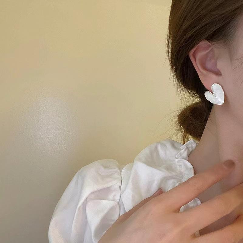 White Heart Stud Earrings for Women Girl Korean Love Drop Glaze Aesthetic Daily Life Minimalist Jewelry Piercing Earrings