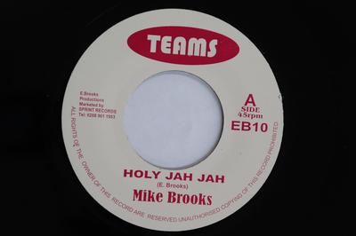 7-дюймовая пластинка MIKE BROOKS - Holy Jah Jah EB10 TEAMS UK Регги, Ска и Даб Б/у