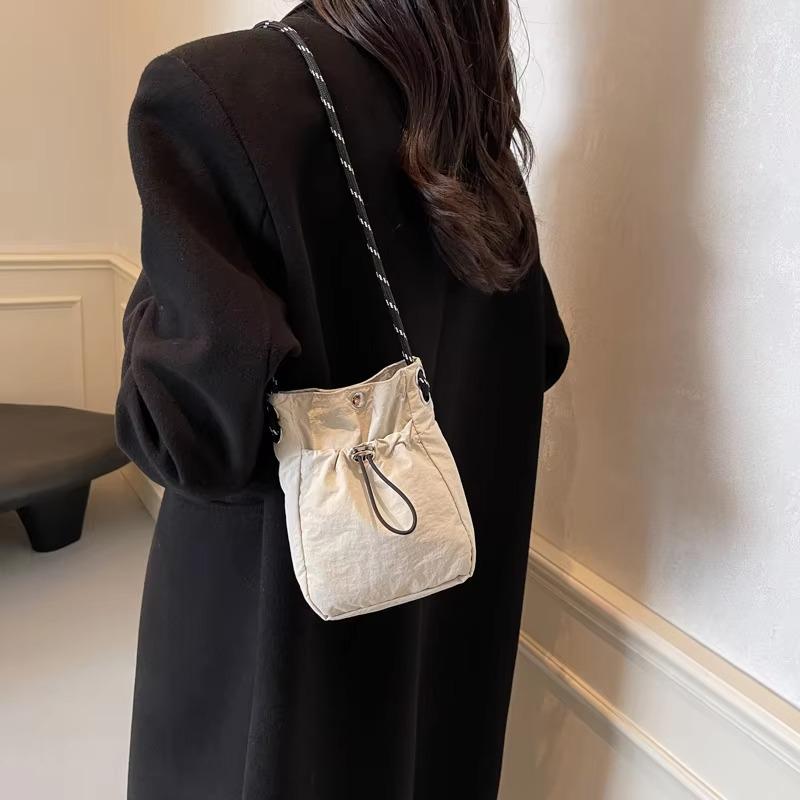 Casual  Women Shoulder Bags Nylon Versatile Fashion Crossbody Bags for Women Purse and Handbags Phone Bag Lady Bag