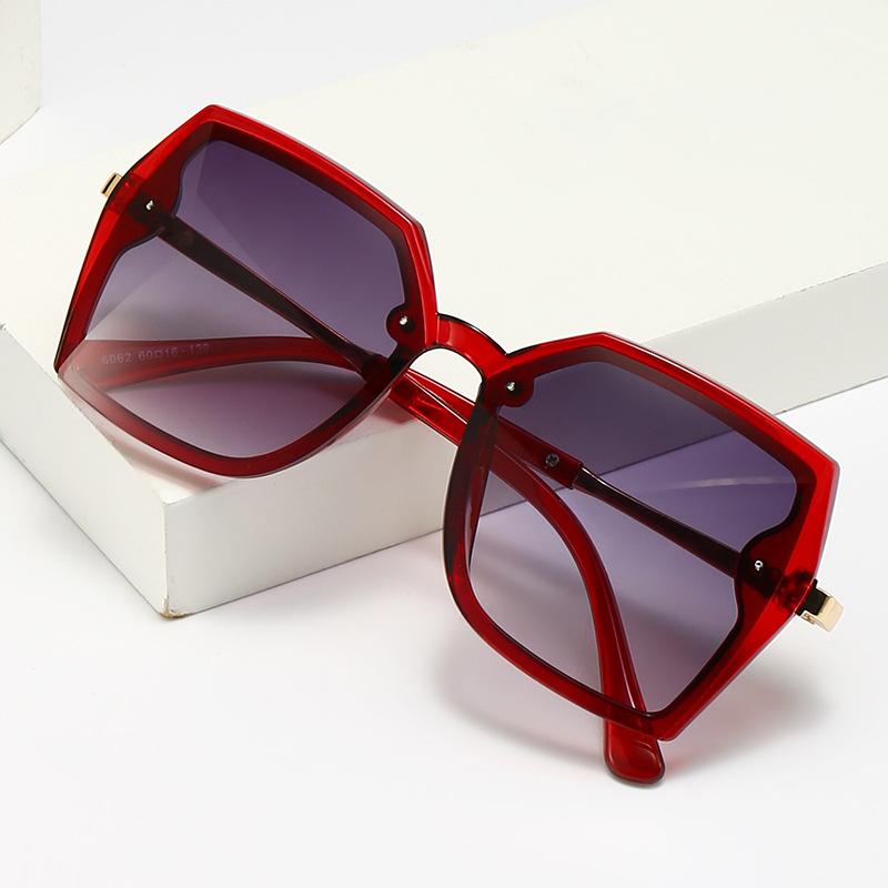 New square sunglasses, European and American fashion large square sunglasses, personalized metal ocean-colored glasses for women