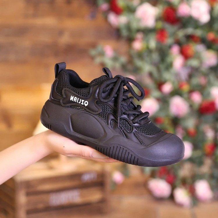 Женские модные кроссовки из дышащей сетки на толстой подошве, маленькие белые туфли, весна 2025, новые легкие кроссовки для бега на мягкой подошве