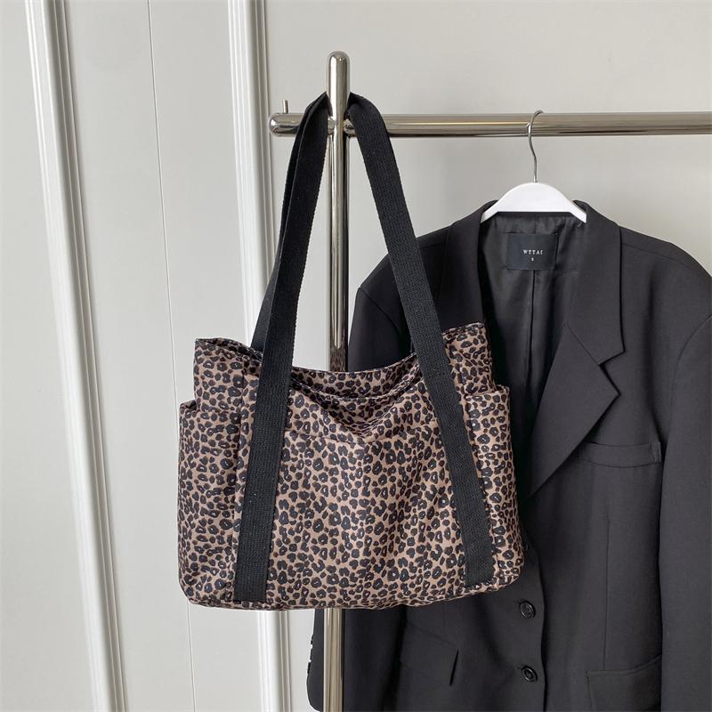 Холщовая сумка с леопардовым принтом для женщин с большой вместимостью, новая повседневная летняя универсальная сумка на одно плечо для поездок в колледж