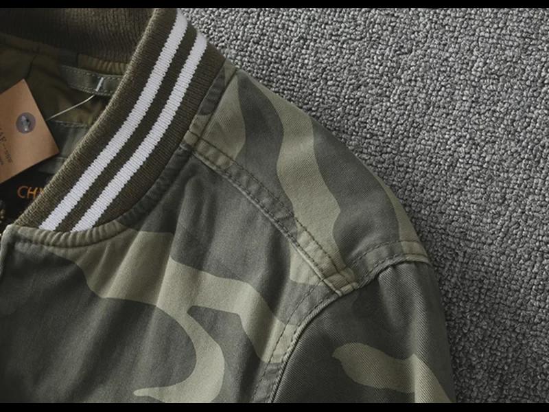 Мужская облегающая однотонная камуфляжная бейсбольная куртка — стильная и простая спортивная одежда для весны, осени и зимы.