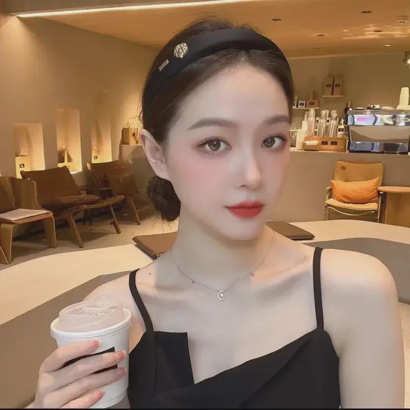 Роскошная повязка на голову «Камелия»: Стиль элитных ароматов, корейский тренд 2022 года