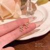 Элегантные мини-серьги с крестом из циркония — универсальная легкая роскошь для студентов