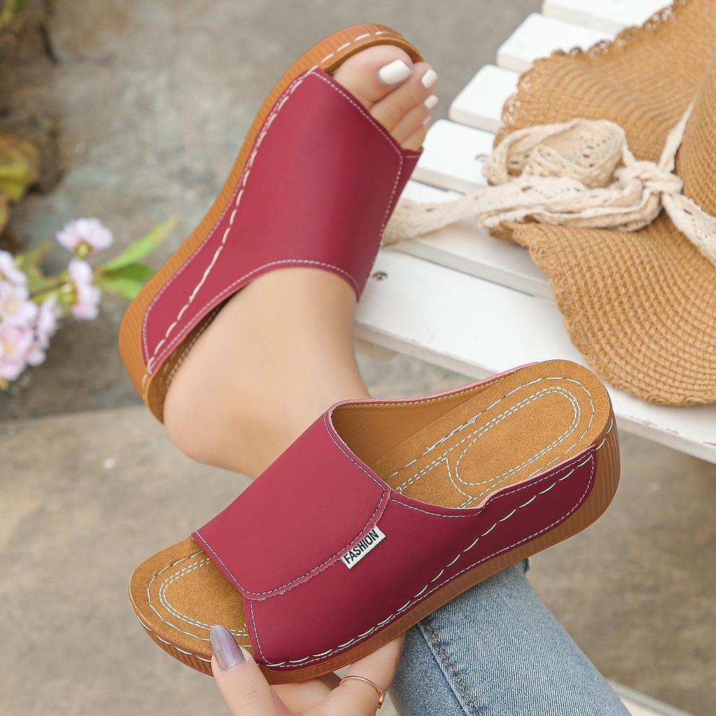 2025 European and American slope heel slippers round head wear new women's cool slippers comfortable versatile light travel