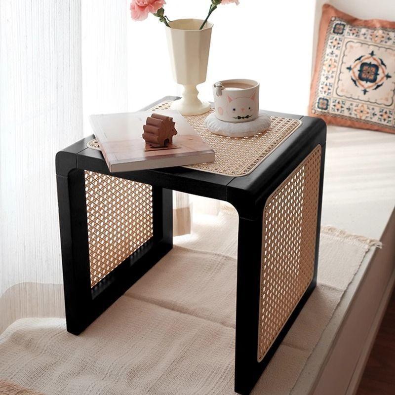 Бытовой многофункциональный квадратный табурет из цельного дерева и ротанга, угловой прикроватный столик для небольшой квартиры, табурет для пеленания обуви