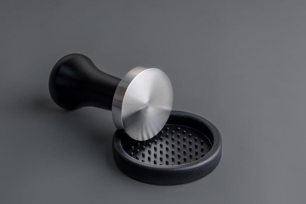La mellow Espresso Coffee Tamper 515358mm Coffee Tamper for Espresso Machines (53mm Stainless Steel with Aluminum Handle) with Tamper Mat