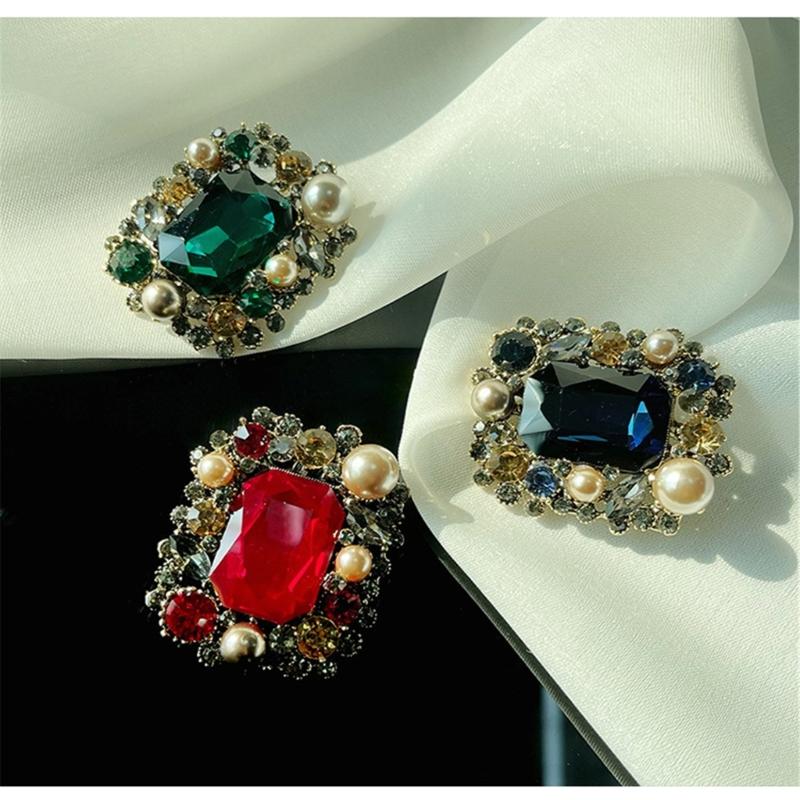 Elegant Clothing Fastener Fashion Accessory Clothing Jewelry Vintage Brooch Crystal Lapel Pin Gift for Woman Girls