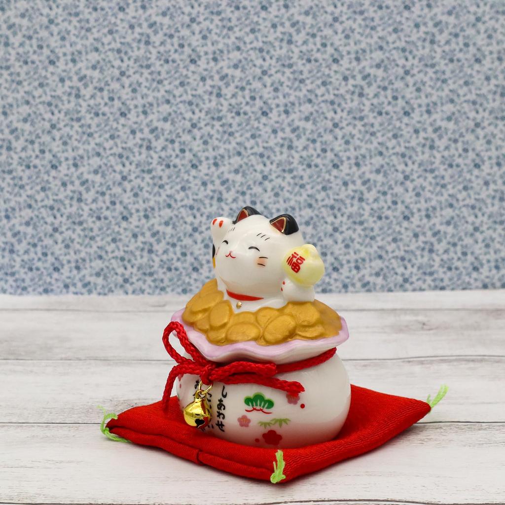 Фарфоровая статуэтка Манеки-неко Якуси Килн Энманхо (с наклейкой удачи)
