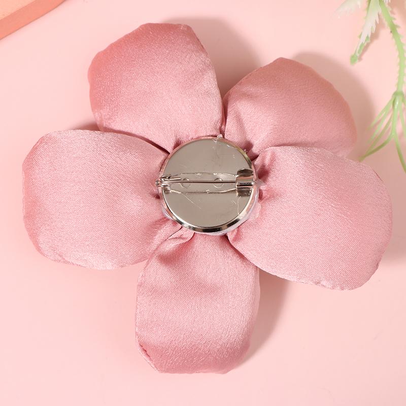 Corsage Brooch Cute Japanese Flower Design Sense Niche Pin Suit Shirt Female Sun Flower Neckline Decoration