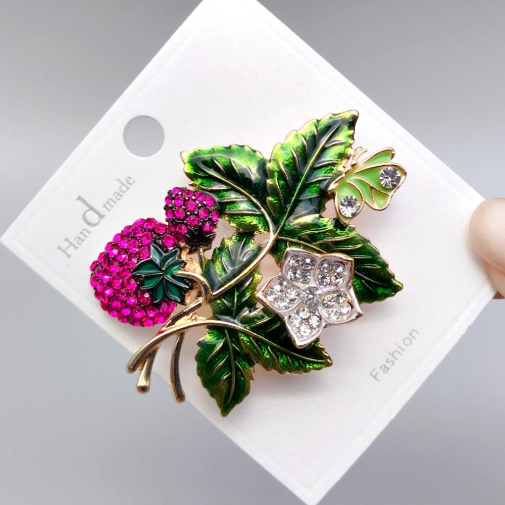 Pretty Strawberry Brooches Rhinestone Enamel Fruits Brooch For Women's Clothes Backpack Pins Badge